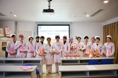 我院孕婦學(xué)校教具教材交接儀式圓滿完成